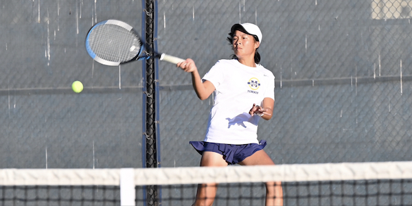 GOLDEN DAY FOR KNIGHT | Menlo School’s Kate Hsia Delivers Rare Tennis Feat