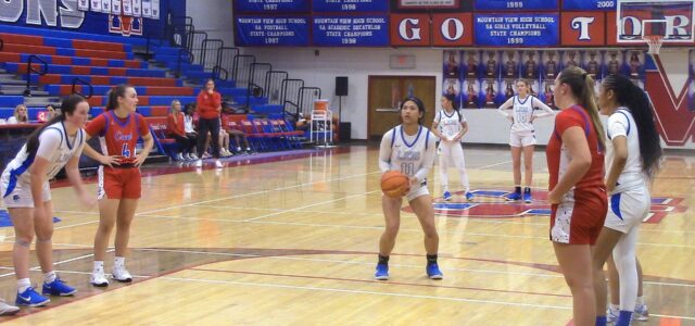 Mei-Ling Perry produces career performance for La Jolla Country Day girls basketball team, which rallies to win Nike Tournament of Champions opener