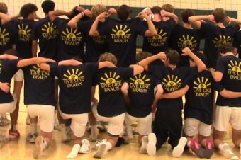 Mira Costa boys volleyball team continues to honor memory of Loyola’s Braun Levi following May 4 tragic death by returning to CIF-Southern Section Division 1 final