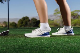 These Hands-Free Golf Shoes Let You Step In and Tee Off